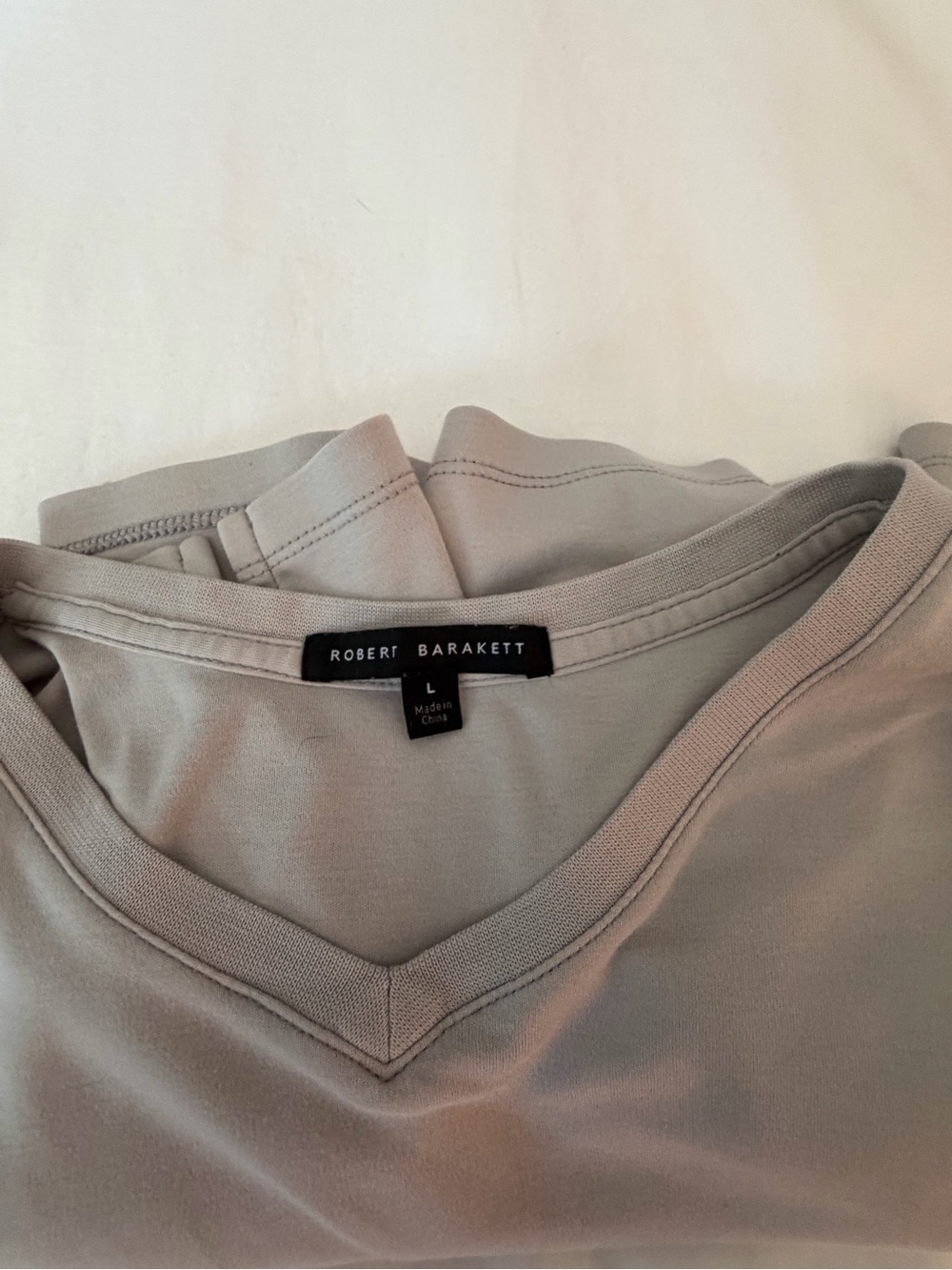 Robert Barakett Men’s Large Gray V-Neck T-Shirt (Like New)
